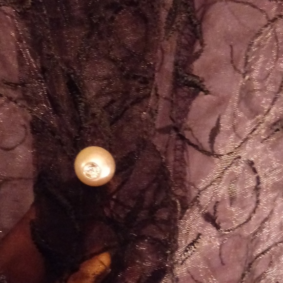 Beautiful Top - Picture 3 of 3